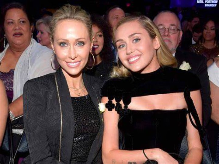 🔴 Tish Cyrus Sexy (13 Photos) FappeningHD