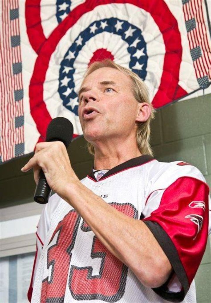 8 Wrestlers Who Are Surprisingly Filthy Rich and 8 Who Are Broke