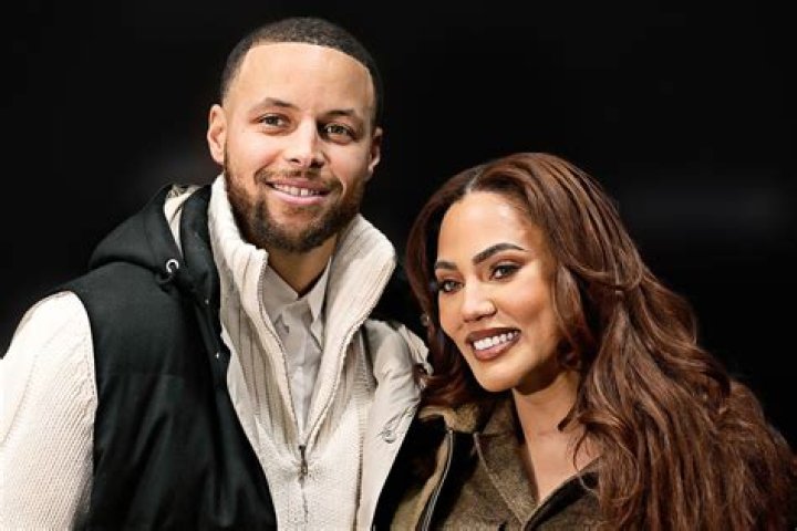 A Stephen Curry Accident Once Helped Shed Light On Floyd Mayweather’s Dating
Life