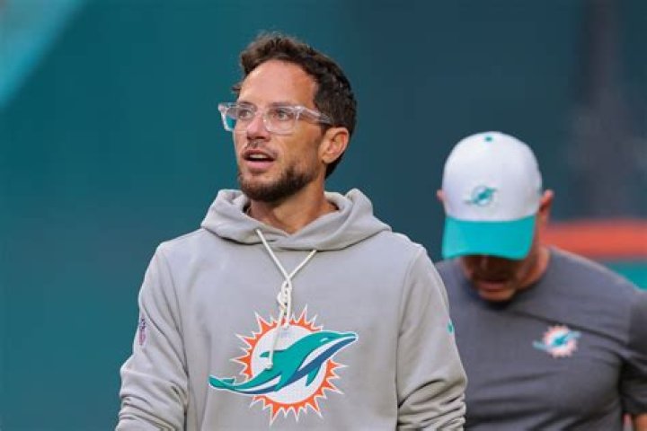 After Taking a ‘Punch to the Gut’, Mike McDaniel Reveals How Dolphins Made a
30–0 Comeback vs. Jets