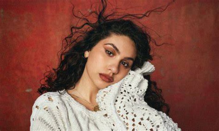 Alessia Cara's dating life with Kevin Garrett slammed lesbian rumors!