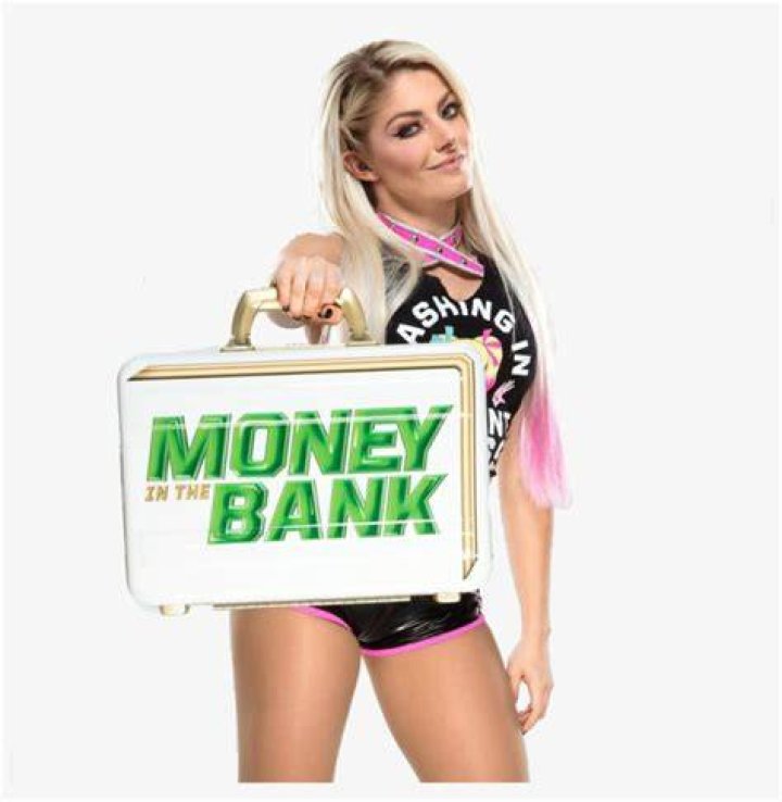 Alexa Bliss Money in the Bank ladder match 2018 Cropped