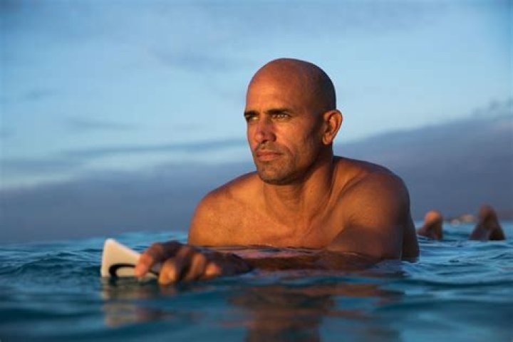 “And It Just Killed My Confidence”: Kelly Slater Smiled Through Pain of Bad
Practice While Clicking Pictures With Fans Before 2019 World Surf League