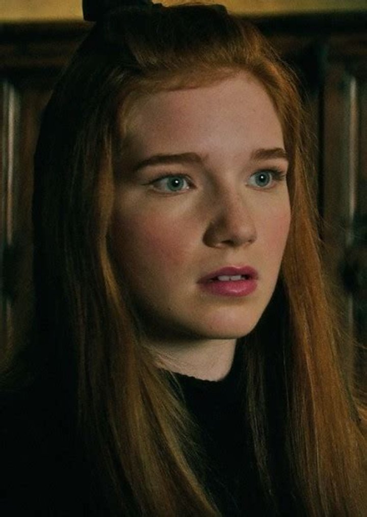Annalise Basso as Mary Jane Watson in MCU Spider-Man 3