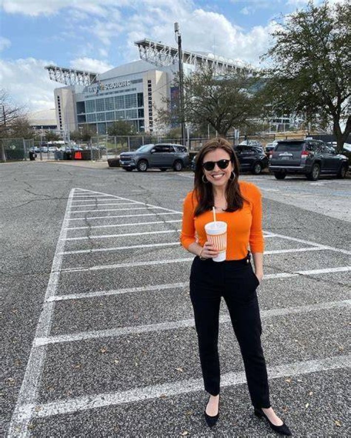 Arlette Saenz, CNN Reporter Age, Wiki/Bio, Net Worth, Bikini Photos