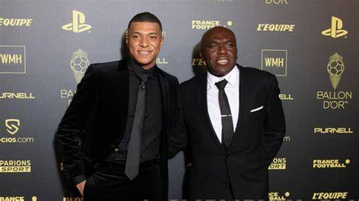 Arriba 64+ imagen mbappe padre Abzlocal.mx