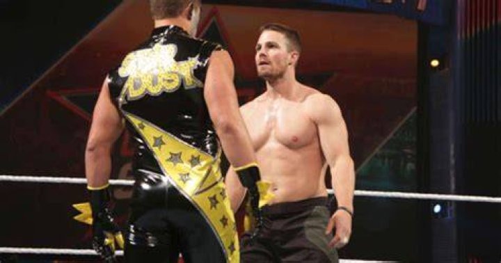 Arrow's Stephen Amell Posts First Wrestling Drama Pics