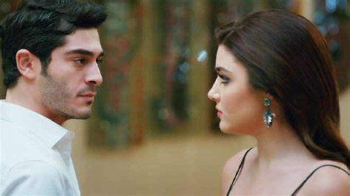 Ask Laftan Anlamaz Burak Deniz Hande Ercel Wallpaper 11901 Baltana