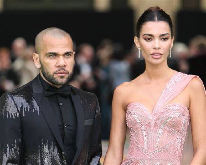 Barcelona Legend’s Ex-Wife Receives Bone-Chilling Death Threats as Dani Alves
Remains in Prison for 184 Days