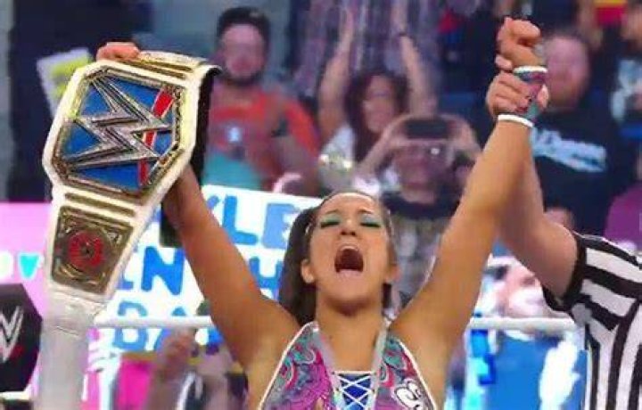 Bayley's 5 Greatest Championship Victories (& Sasha Banks' 5 Best)