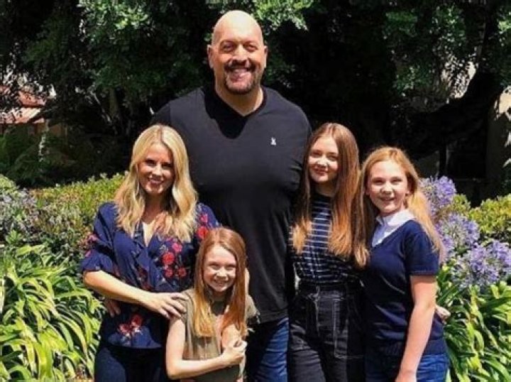 Big Show Marriage and Family Big Show's Wife and Daughters in Real Life