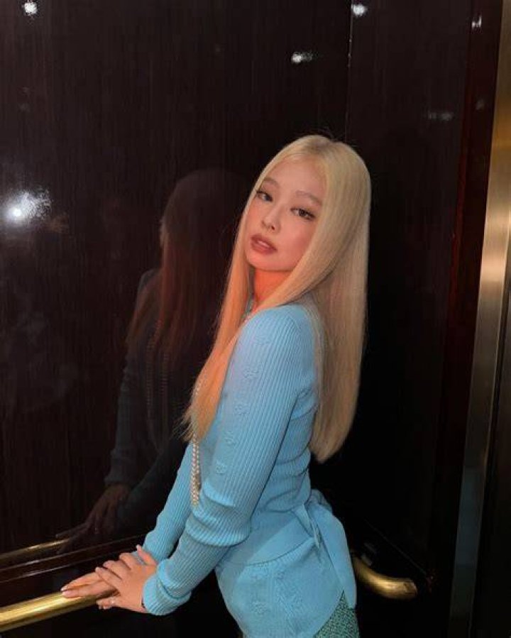 BLACKPINKLisa Instagram lalalalisa_m Kim Jennie, Ros&eacute; And Jennie