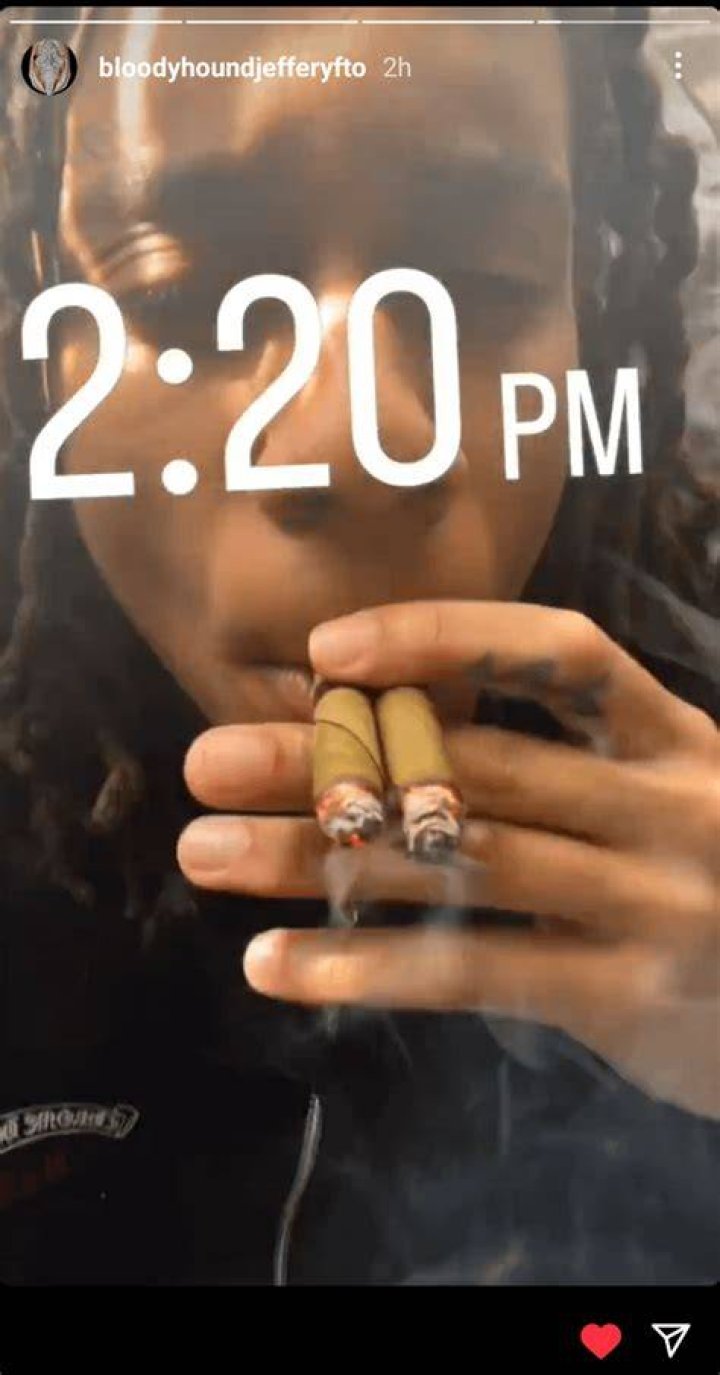Bloodhound Lil Jeff smoking 2 blunts at 220... r/Chiraqology