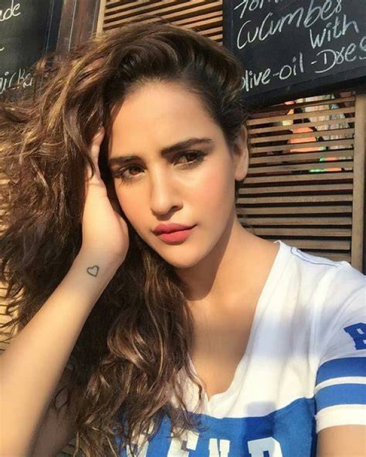 Bollywood Actress Beautiful Aisha Sharma Latest Photos