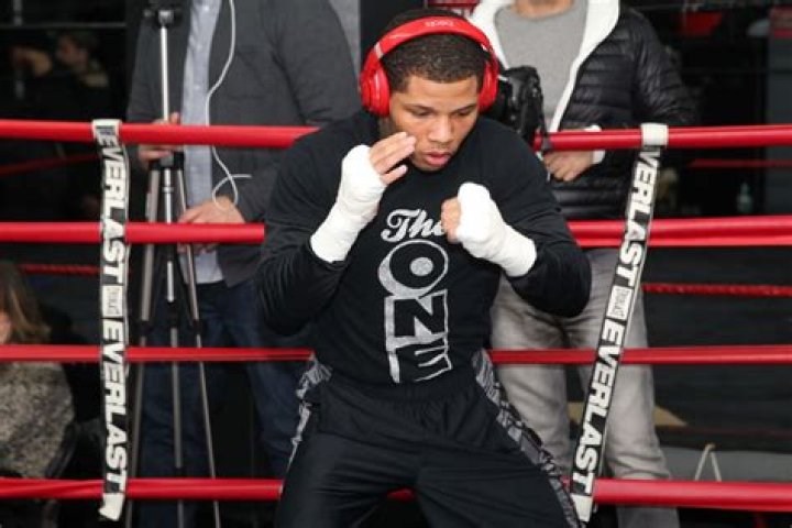 Boxing World Wishes ‘Speedy Recovery’ for Gervonta Davis’ Stablemate Lorenzo
Simpson as the 13-1-0 Boxer Suffers Devastating Injury