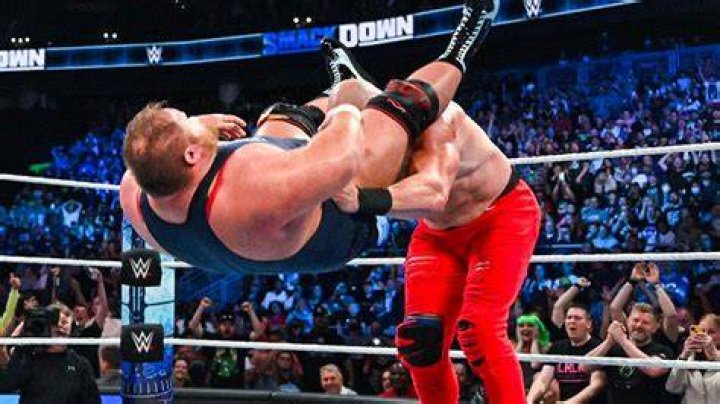 Braun Strowman powerbomb 