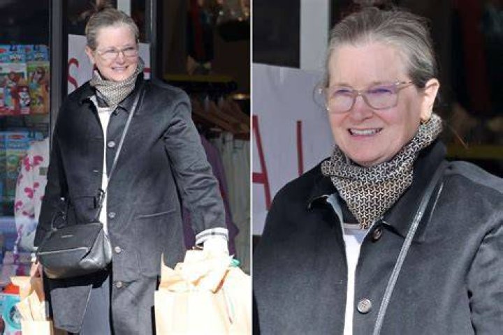 Bridget Fonda Seen In Rare Photos Reclusive Actress Spotted In L.A