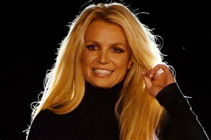Britney Spears Debuts New Bangs in Sexy Bikini Photo 'I Did It!'