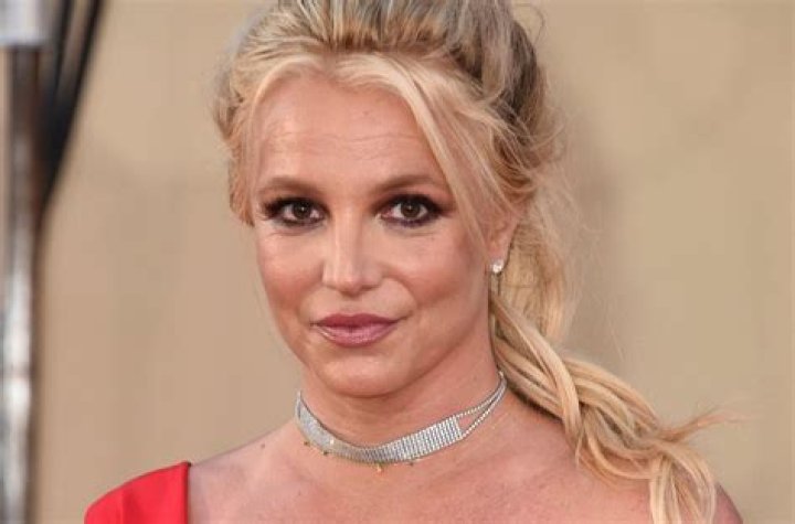 Britney Spears Gushes Over Selena Gomez Throwback Video Billboard