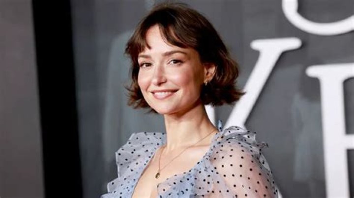 Bruh, Milana Vayntrub is thicker than a bowl of oatmeal, rosanna