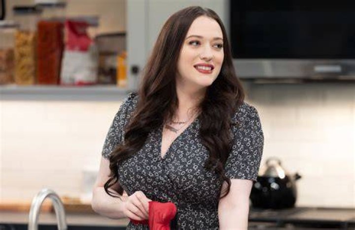 Busty TV Actress Kat Dennings Showing Her Cleavage Once Again The