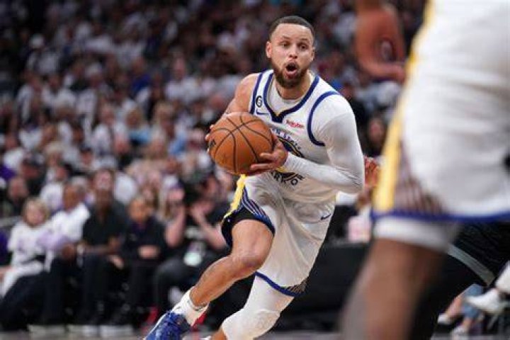 “Can’t Find Him”: 190lbs Stephen Curry, Who Now Deadlifts Almost Twice His
Weight, Went Missing for 90 Mins+ in a Display of Unparalleled Discipline