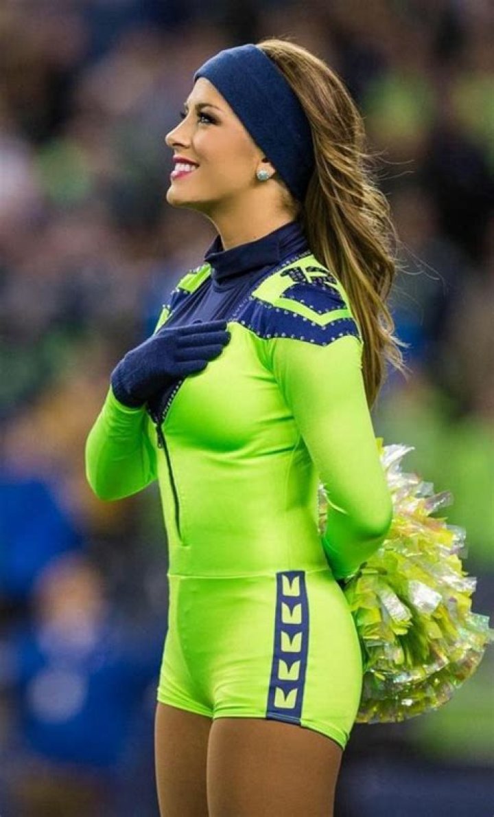 Cheerleaders Hottest: The Rise And Glamour Of Cheerleading Culture