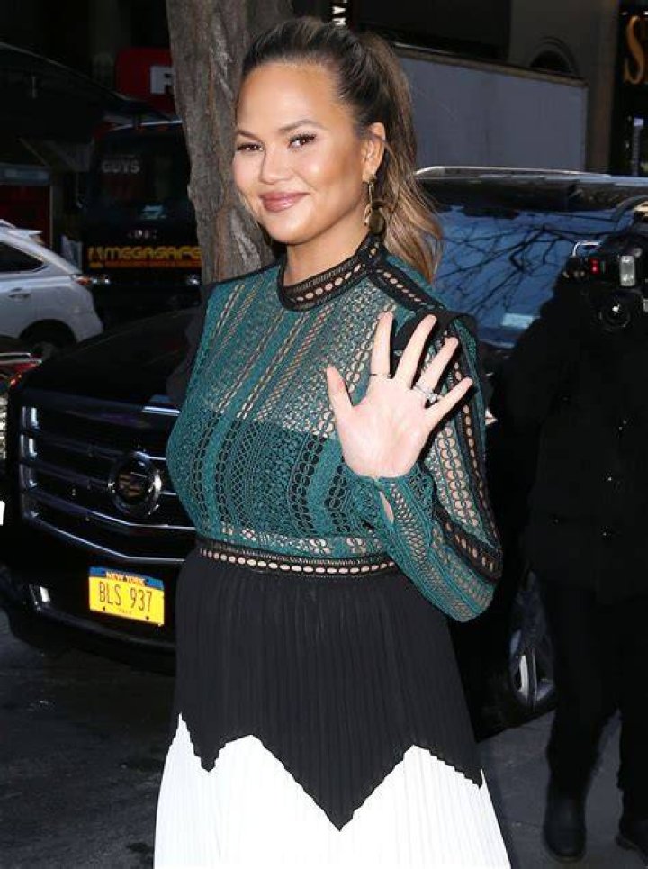 CHRISSY TEIGEN Arrives at a Meeting in Los Angeles 10/29/2018 HawtCelebs