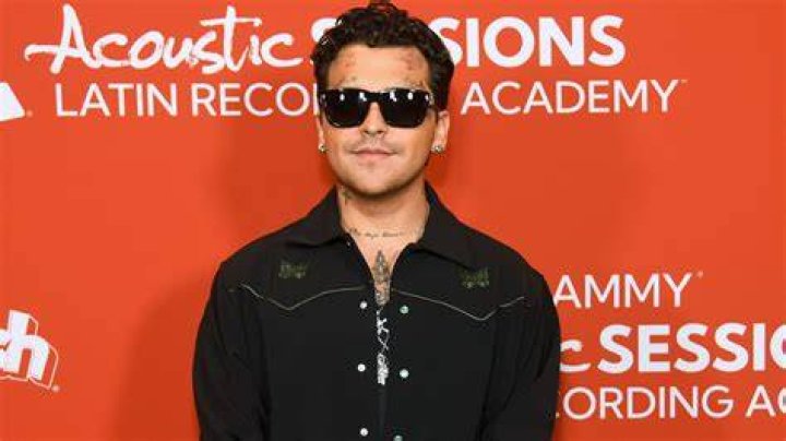 Christian Nodal muestra por primera vez el rostro de su hija en el D&iacute;a
