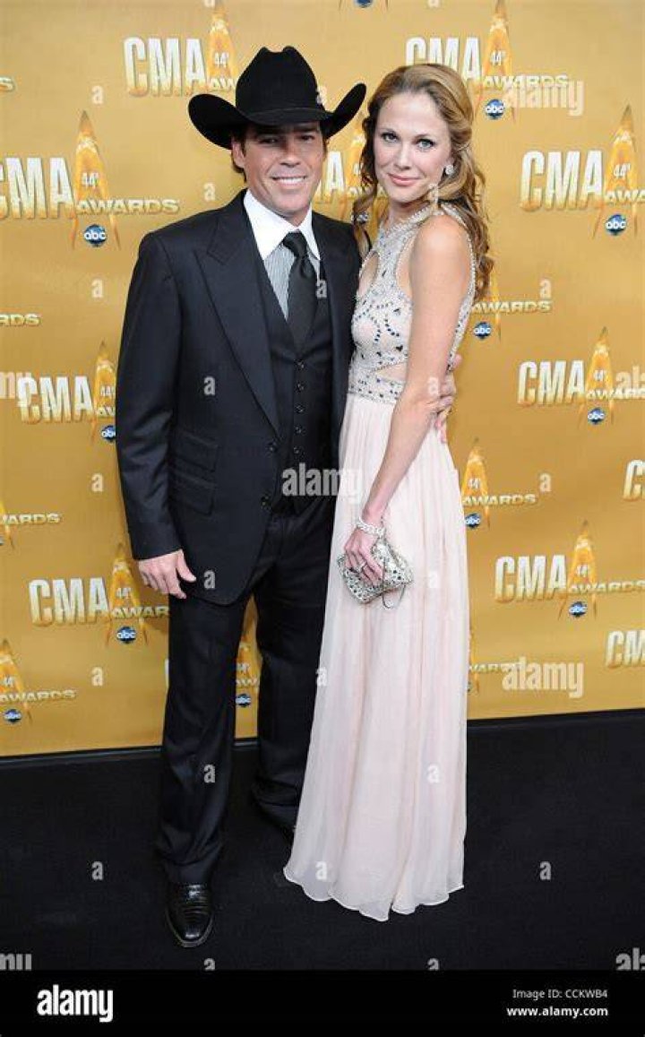 Clay Walker and his wife Lori Jayne Lampson on the red carpet at the
