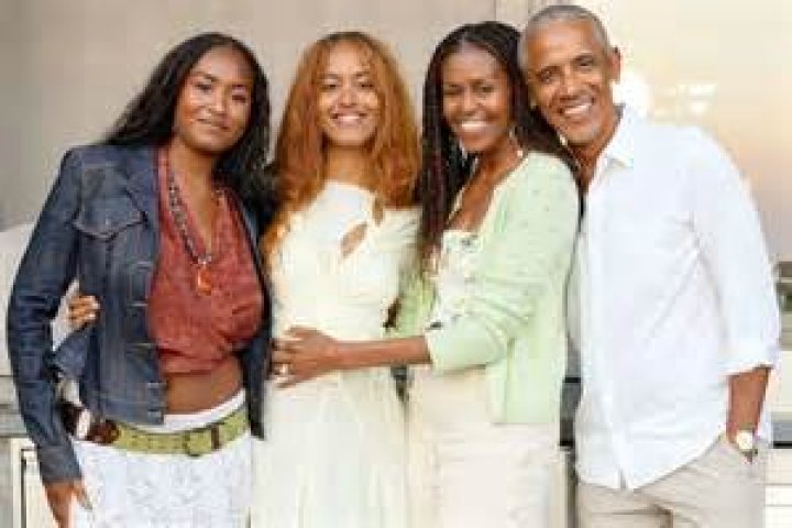 Complete Guide: The Ages Of Former President Obama's Daughters
