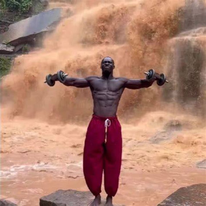 “Creates Weight Out of Huge Rocks and Tree Trunks”: Building a Shredded Physique
Without Any Expensive Equipment, 28-YO ‘Style of Africa’ Finds Innovative
Solutions in His Surroundings