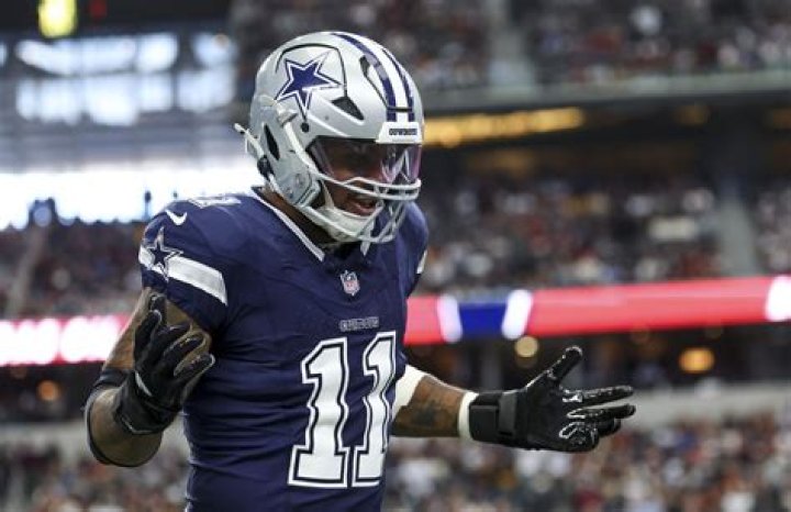 Dallas Cowboys Star Micah Parsons Hilariously Reacts to Photo of His Twin
Teammate; NFL Twitter Goes Crazy