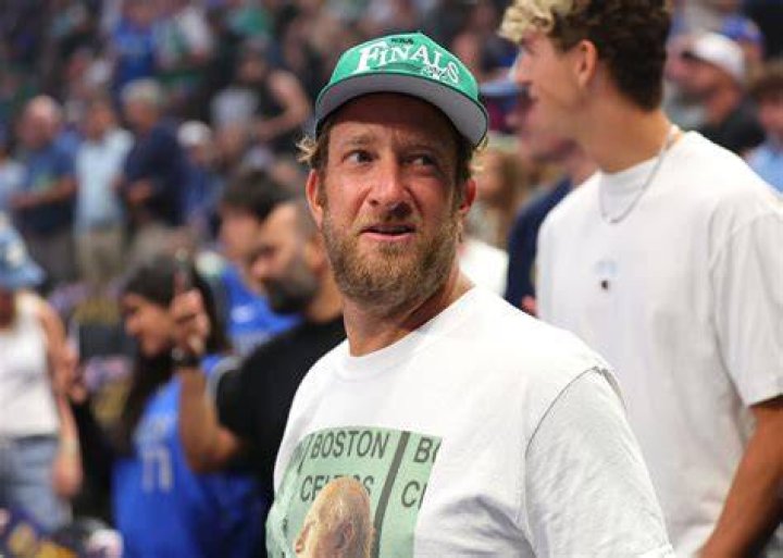 Dave Portnoy’s Playful Nudge to Employee, Amidst Courtside NHL Distraction at
Celtics-Knicks NBA Match