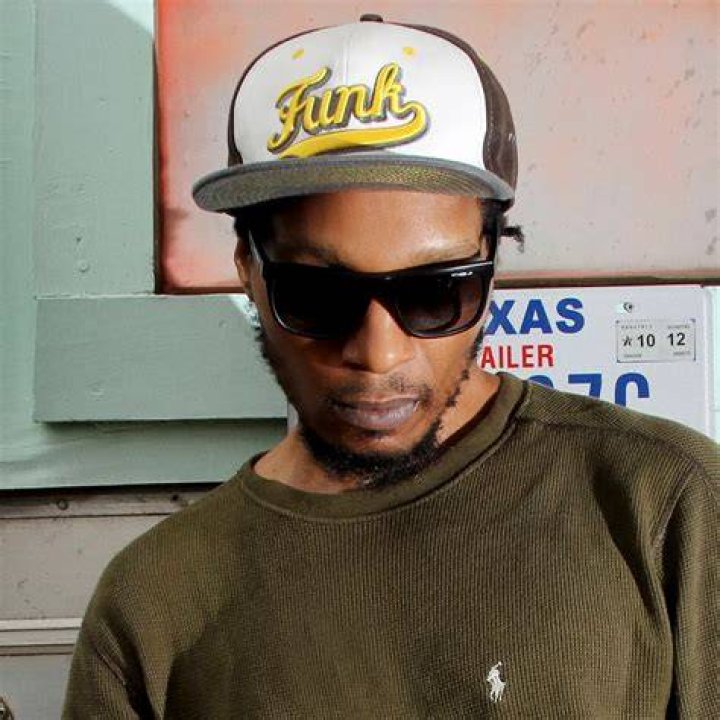 Del the Funky Homosapien as Del tha Ghost Rapper in Gorillaz