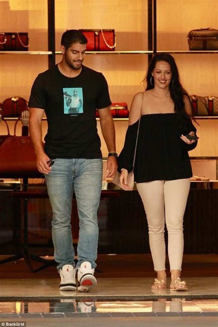 Discovering The Enigmatic World Of Jimmy Garoppolo's Wife Photos