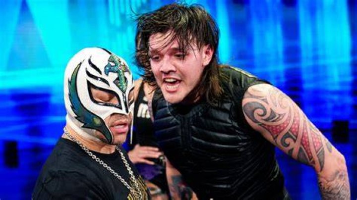 Dominik Mysterio Wants To Reconcile With His Dad, But He's Not Talking About Rey
