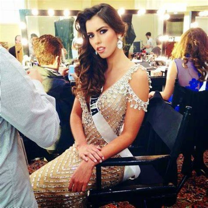 DRAGON Beautiful Women / Paulina Vega