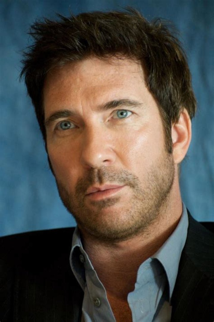 Dylan McDermott as Dave Grohl in American Rockstar: Smells Like Teen Spirit 