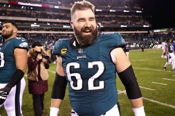 Eagles Star Jason Kelce Announces He Will Return to Team Next Season