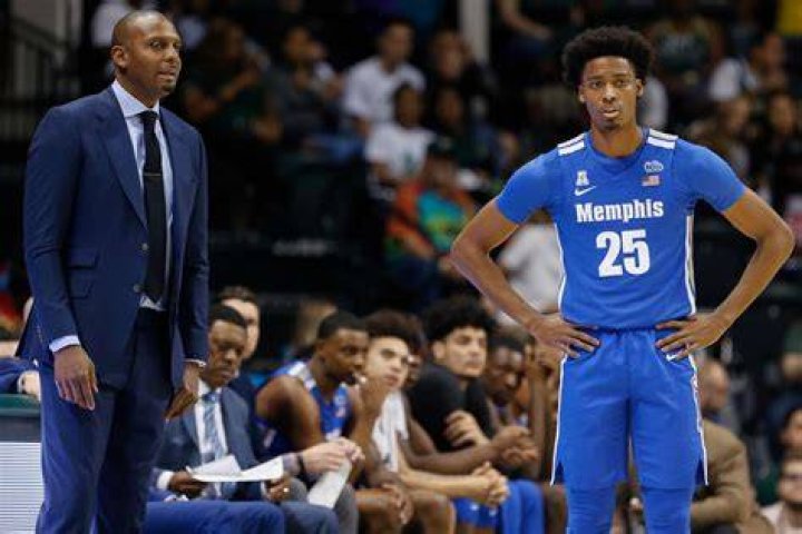 Eclipsing Sons Jayden and Ashton, Penny Hardaway Offers David Jones the ‘Throne’
at Memphis