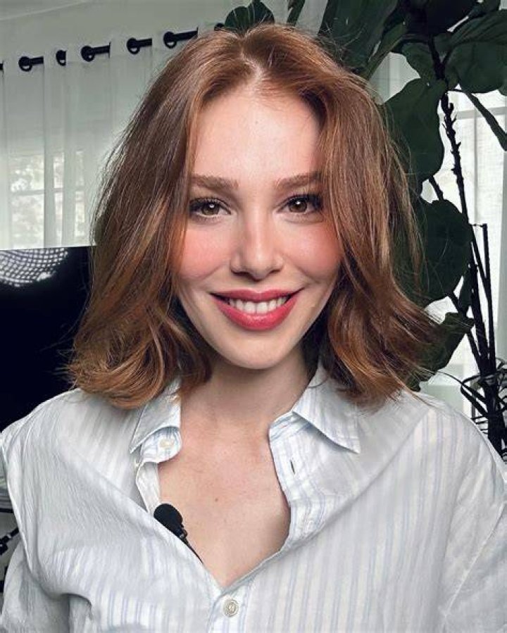 El&ccedil;in Sangu on Instagram "📷 hamiyetakpinar 😘" El&ccedil;in sangu style