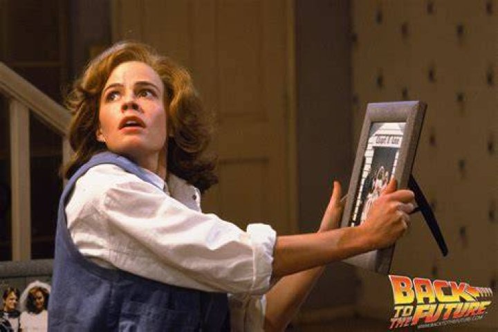 Elisabeth Shue as Jennifer Parker in Back To The Future 4