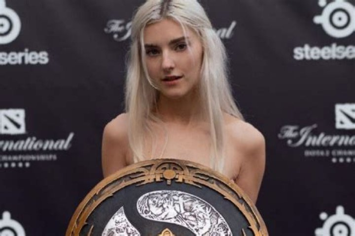 Eva Elfie Bio: The Rising Star In Adult Entertainment