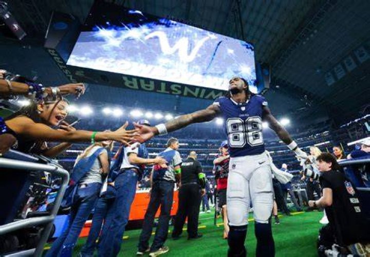 “Extremely Gifted”: Mike McCarthy Hails CeeDee Lamb’s WR Prowess as Cowboys Look
to Dominate Commanders