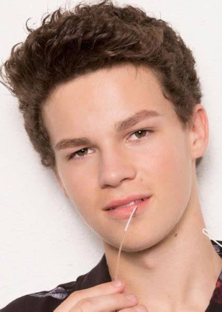 Fan Casting Hayden Summerall as Aidan Peters in Stuck in the Middle (2021-2023) on myCast