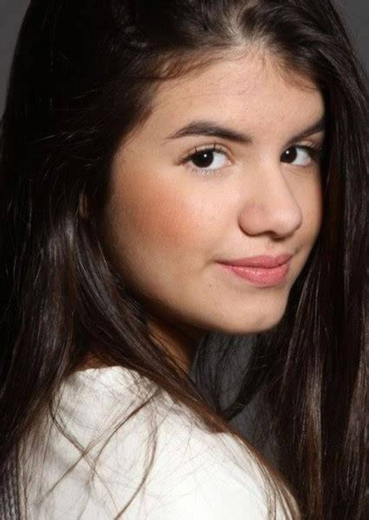 Fan Casting Isabella Casarini as Helena Domingos in Cabeça e Coração on myCast