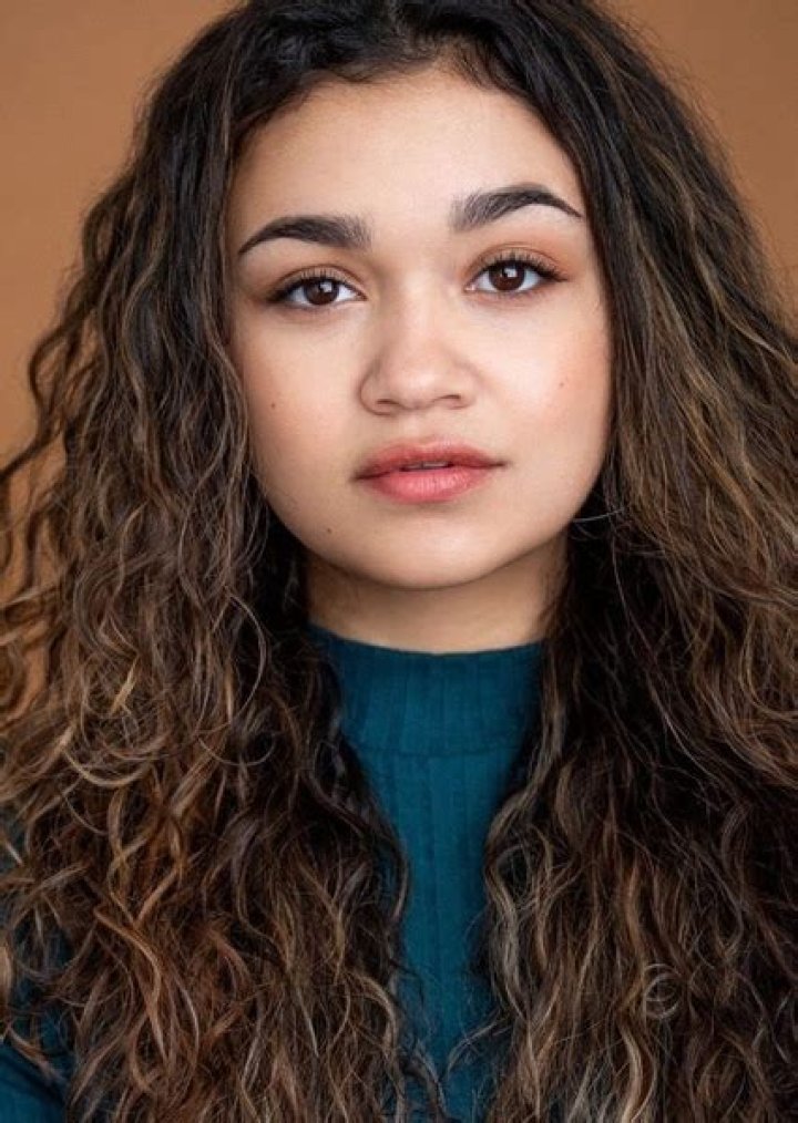 Fan Casting Madison Bailey as Hailee Steinfeld in Actresses Who Should Play Lesbian Couples on myCast