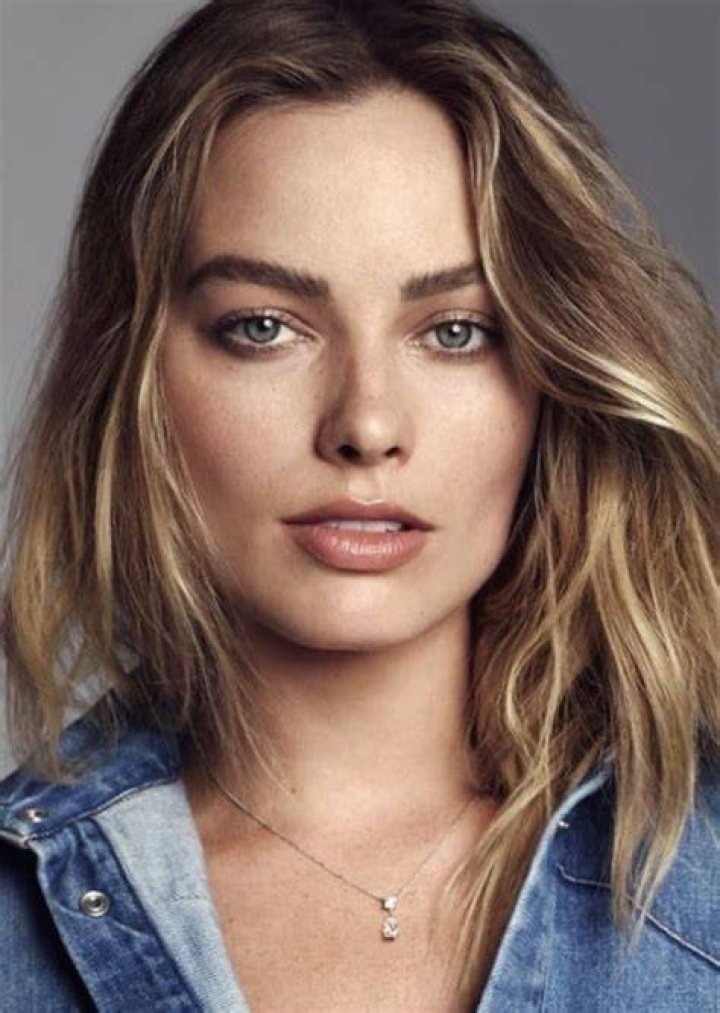 Fan Casting Margot Robbie as #33 in Celebs who could play siblings in a movie on myCast