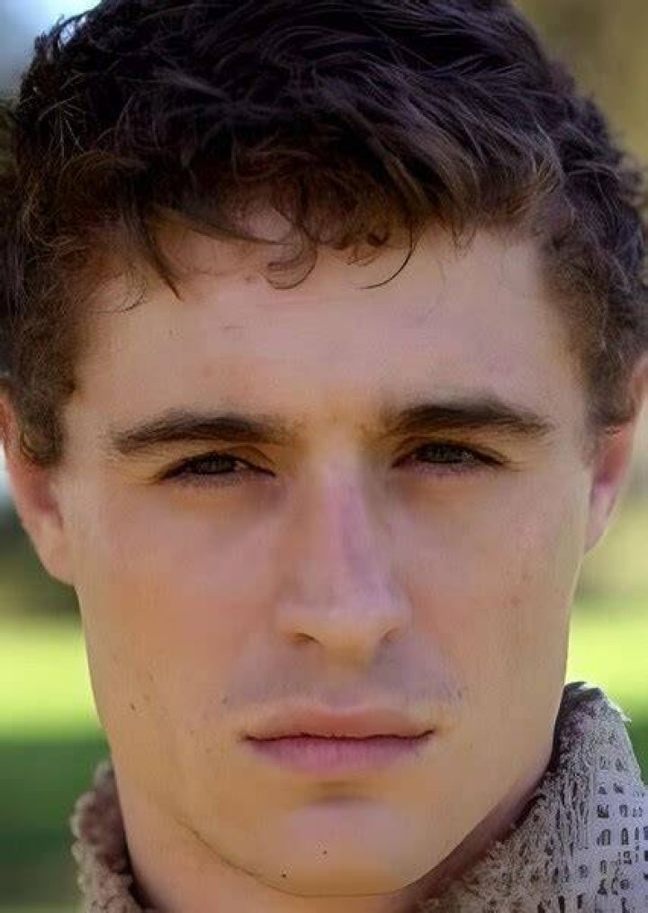 Fan Casting Max Irons as Carlisle Cullen in The Twilight Saga (TV Show) on myCast